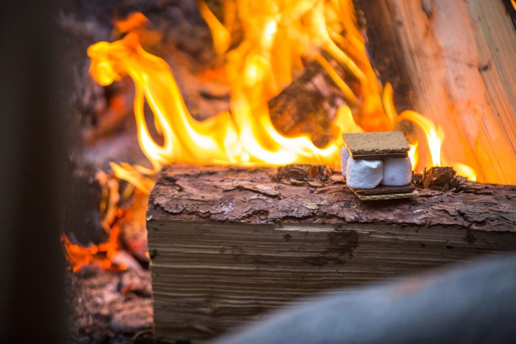 fireside-dining_photo-lone-mountain-ranch