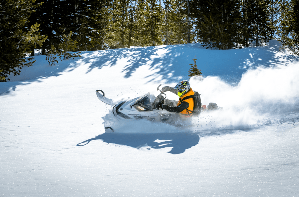 snowmobiling_da2