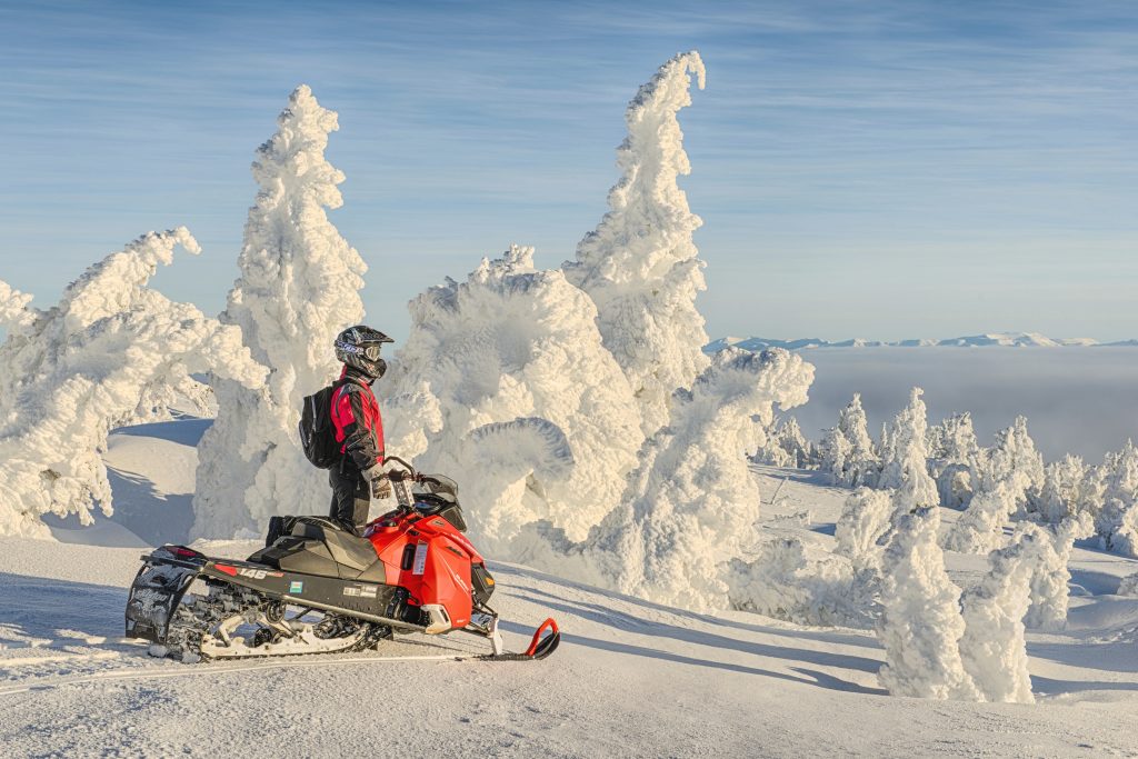 5 Reasons to Snowmobile in Yellowstone Country This Spring