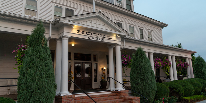 Sacajawea Hotel